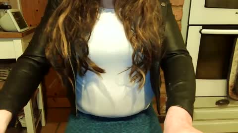 Snapshot of messyxdresser chatting on 03.10.25 messyxdresser online show from 03.10.25