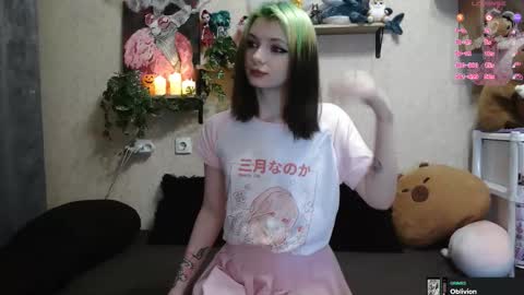 Snapshot of mevis_li chatting on 10.13.25 Mavis online show from 10.13.25