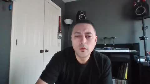 Snapshot of mexirican80 chatting on 03.11.25 The MexiRican online show from 03.11.25