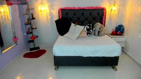 Snapshot of meylagia chatting on 02.05.25 meylagia online show from 02.05.25