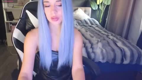 Snapshot of mezzalunaa chatting on 10.03.25 vollmond online show from 10.03.25