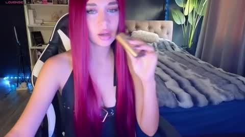 Snapshot of mezzalunaa chatting on 10.05.25 vollmond online show from 10.05.25