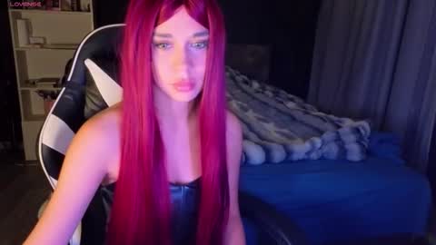 Snapshot of mezzalunaa chatting on 10.12.25 vollmond online show from 10.12.25