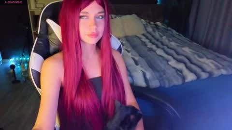 Snapshot of mezzalunaa chatting on 10.15.25 vollmond online show from 10.15.25