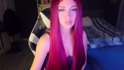 Snapshot of mezzalunaa chatting on 10.23.25 vollmond online show from 10.23.25