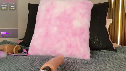 Mia Blonde online show from 10.19.25