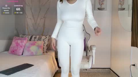 Mia Blonde online show from 12.20.25