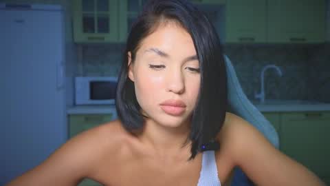Mia online show from 09.23.25