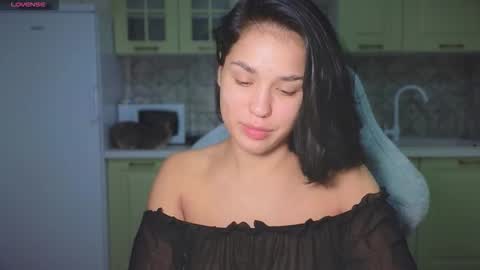 Snapshot of mia___lunaa chatting on 10.15.25 Mia online show from 10.15.25