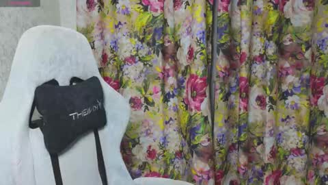 Snapshot of mia___lunaa chatting on 10.25.25 Mia online show from 10.25.25