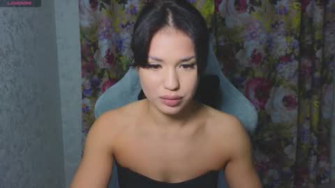 Snapshot of mia___lunaa chatting on 10.31.25 Mia online show from 10.31.25