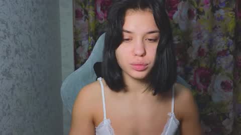 Snapshot of mia___lunaa chatting on 11.02.25 Mia online show from 11.02.25