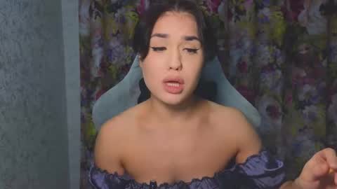 Snapshot of mia___lunaa chatting on 11.08.25 Mia online show from 11.08.25