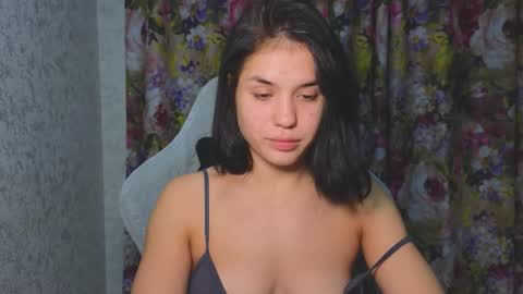 Snapshot of mia___lunaa chatting on 11.09.25 Mia online show from 11.09.25