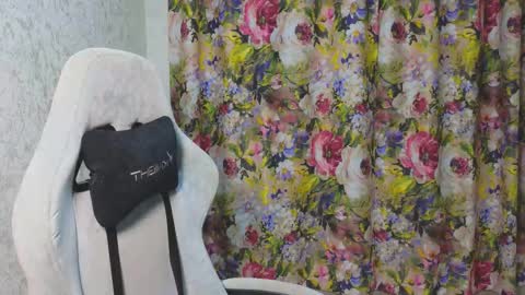 Mia online show from 11.26.25