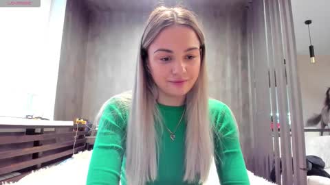 Mia online show from 12.04.25