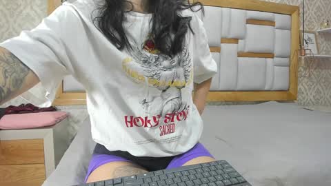 Snapshot of mia__megan chatting on 12.07.24 mia__megan online show from 12.07.24