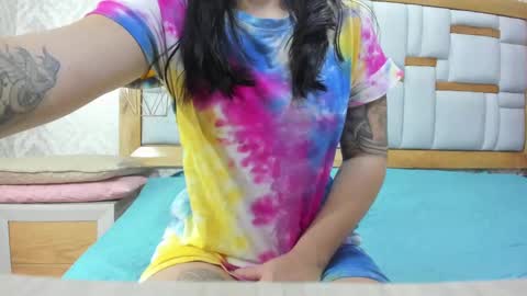Snapshot of mia__megan chatting on 02.13.25 mia__megan online show from 02.13.25