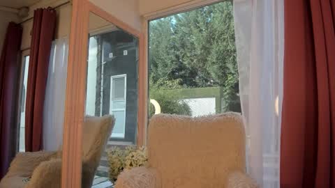 Snapshot of mia__milan chatting on 10.10.25 Mia Milan online show from 10.10.25