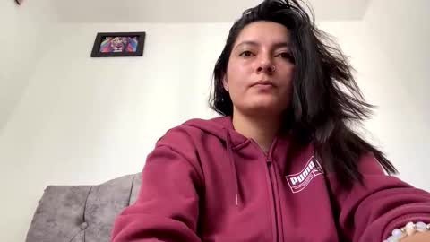 Snapshot of mia__robertss chatting on 11.17.25 Mia online show from 11.17.25