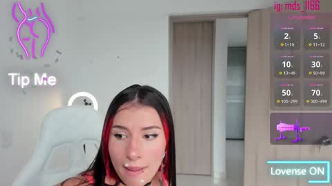 Mia adams  online show from 01.28.25