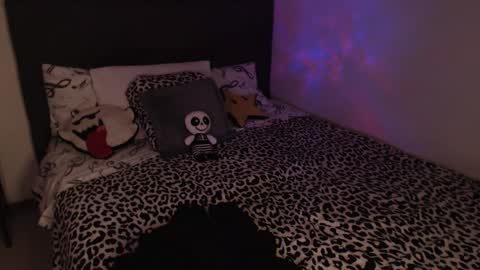 mia online show from 10.26.25