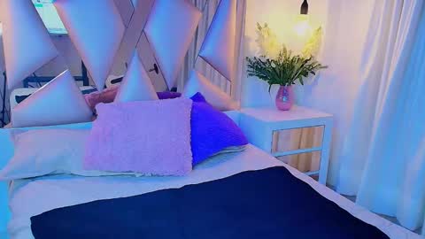 Mia online show from 10.19.25