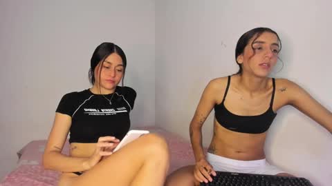 Snapshot of mia_and_kim chatting on 10.10.25 mia and kim online show from 10.10.25