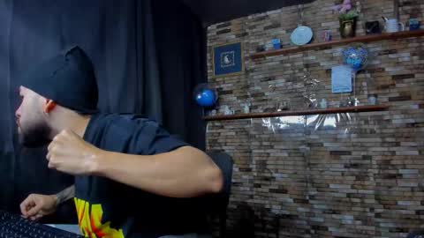 Snapshot of mia_and_vincentt chatting on 10.17.25 Mia and vincentt model indepent online show from 10.17.25