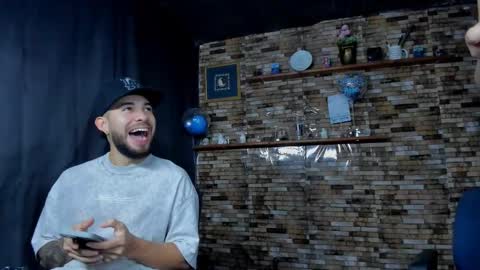 Snapshot of mia_and_vincentt chatting on 10.19.25 Mia and vincentt model indepent online show from 10.19.25