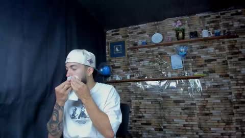 Snapshot of mia_and_vincentt chatting on 10.21.25 Mia and vincentt model indepent online show from 10.21.25