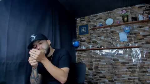 Snapshot of mia_and_vincentt chatting on 10.22.25 Mia and vincentt model indepent online show from 10.22.25