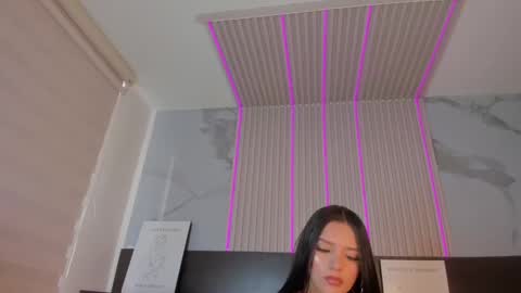 Mia online show from 02.20.25