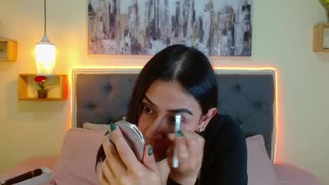 M I A  A Y R A online show from 01.07.26