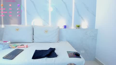 Mia  online show from 02.08.25