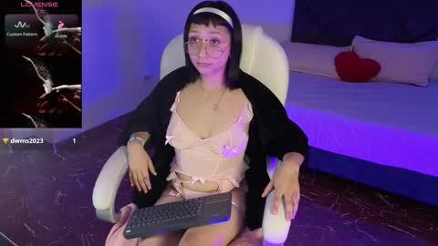 Snapshot of mia_bloom2 chatting on 02.09.26 mia online show from 02.09.26