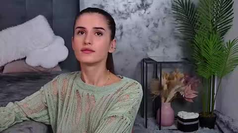 Freya Allen online show from 10.19.25