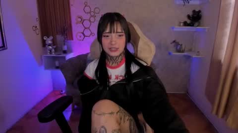 Snapshot of mia_cat05 chatting on 11.14.25 Mia online show from 11.14.25