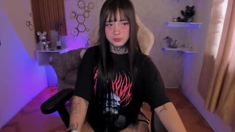 Snapshot of mia_cat05 chatting on 11.15.25 Mia online show from 11.15.25