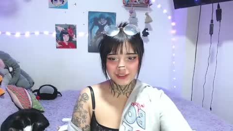 Snapshot of mia_cat05 chatting on 06.05.26 Mia online show from 06.05.26