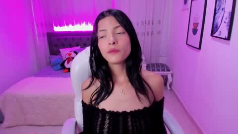 Mia online show from 11.25.25