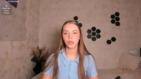 Snapshot of mia_com chatting on 10.01.25 Mia next stream Thursday 1400 UTC1 Friday 1400 UTC1 online show from 10.01.25