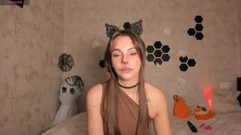 Snapshot of mia_com chatting on 10.30.25 Mia next stream Thursday 1400 UTC1 Friday 1400 UTC1 online show from 10.30.25