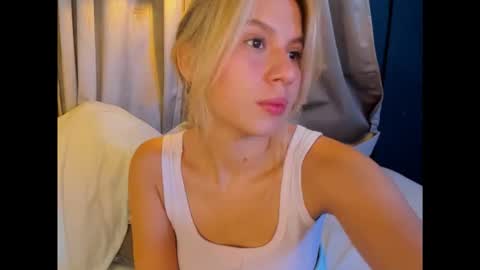 Snapshot of mia_curry chatting on 06.08.26 M I A online show from 06.08.26
