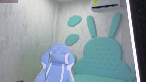 Mia Cuttee online show from 09.28.25