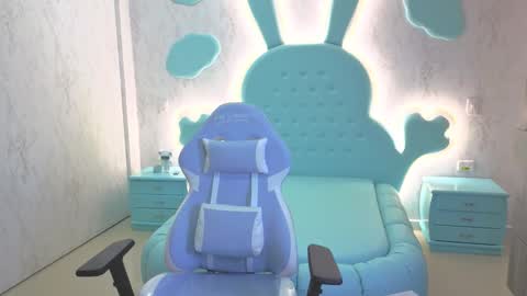 Mia Cuttee online show from 10.12.25