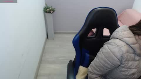 Mia online show from 12.22.25