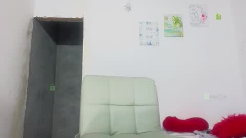 Mia online show from 09.17.25