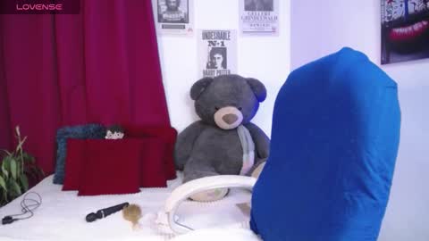 Mia online show from 02.04.26