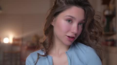 Snapshot of mia_dynasty chatting on 10.03.25 Mia online show from 10.03.25